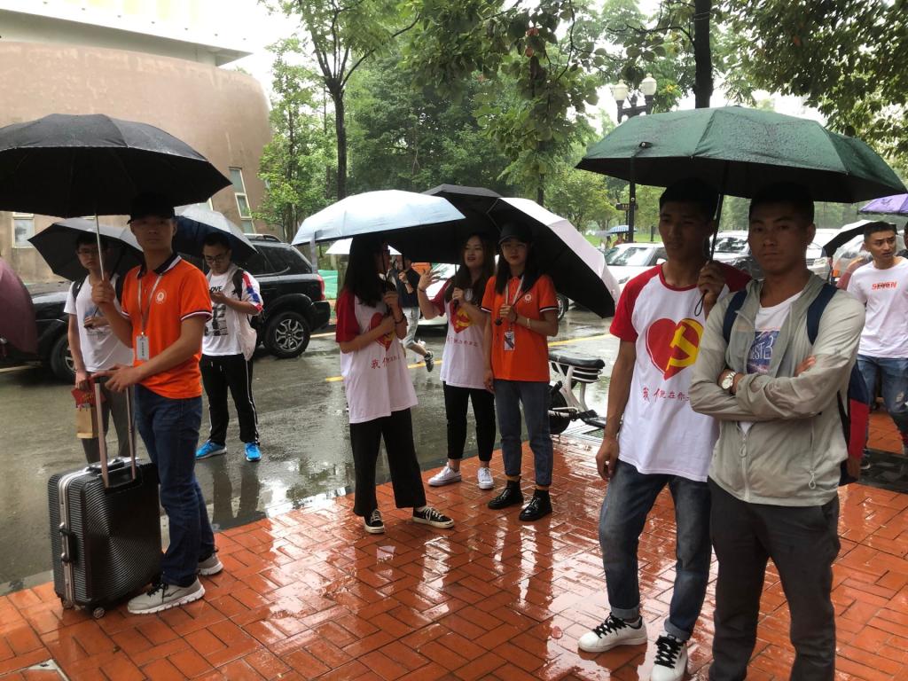 党员服务新闻照.jpg