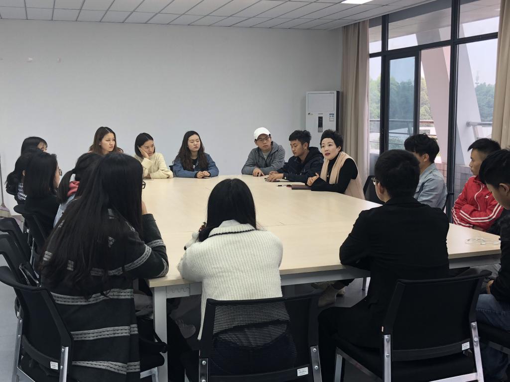 班子成员联系2016级4班座谈会.jpg